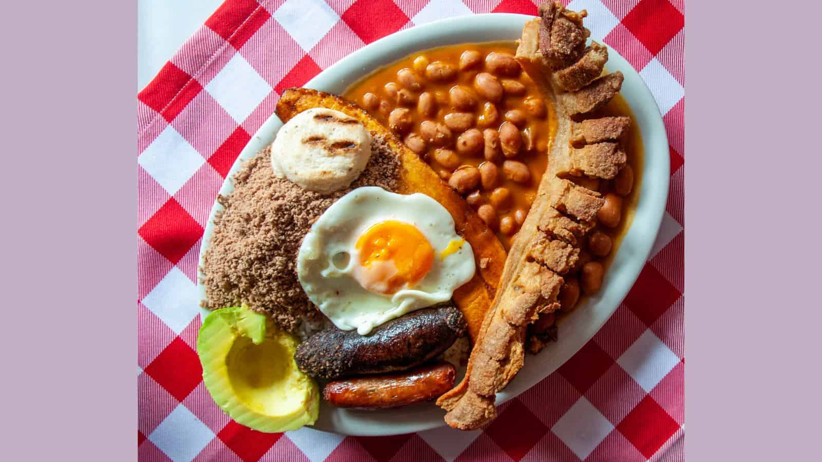 Bandeja Paisa piatto tipico Colombia