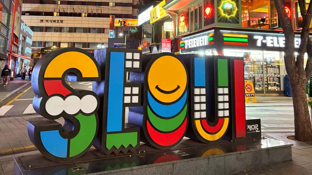 Cartello Seoul a Myeongdong, il quartiere della vita notturna